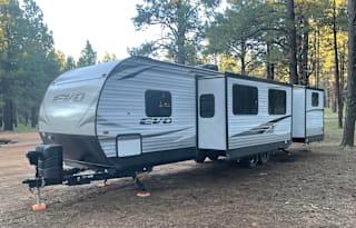 Sleeps 8, Fully Stocked and Pet Friendly by HSC