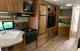 2018 Prime Time RV Avenger 31DBS