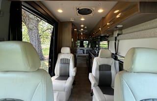 Raven-Lux “In My Touring Era” RV Seats 7 Sleeps 2