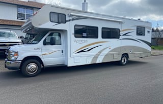 2010 Winnebago Access 31N