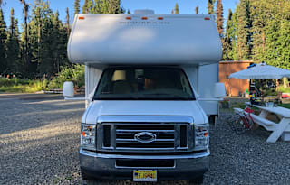 2009 Winnebago Chalet 31J
