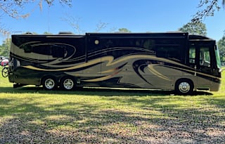 Entegra Luxury Motorcoach with Amenities Galore!