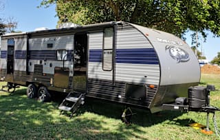 2021 Cherokee Grey Wolf (Sleeps 10)