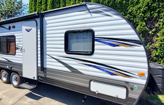 Adventure Awaits - "Rosemary" Spacious Bunk House!