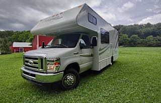 S.U.M.P.Vee v8  24' Class C small but spacious