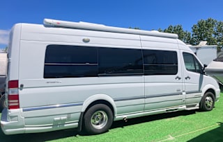 Lulu's PNW Luxury Getaway Van