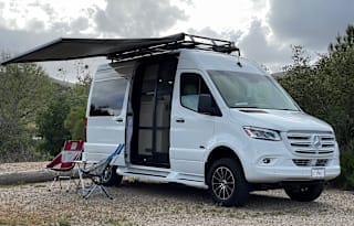 Mercedes Sprinter 4x4 - Solar/Generator