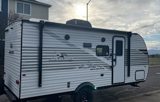 Affordable Camping 2025 Jayco sleeps 5-6