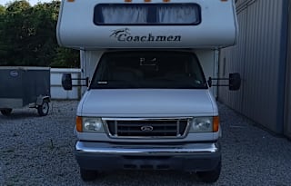 2005 Coachmen RV Leprechaun E-450