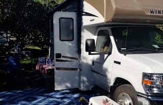 2019 Winnebago Minnie Winnie 22R