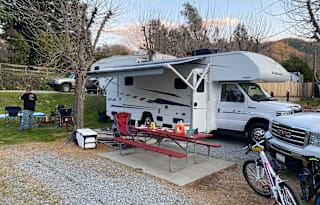 2019 Winnebago Outlook 27D