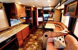2016 Coachmen RV Leprechaun 319DS Ford 450