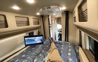 Mercedes Sprinter 4x4 - Solar/Generator