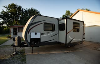 BANG FOR BUCK! 27 ft Camper 1/2 Ton towable!