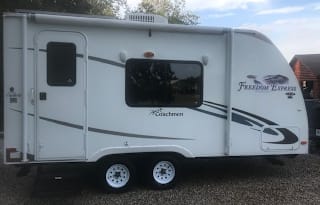 2011 Coachmen Freedom Express LTZ