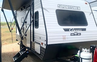 Get Out of Town!  2022 KZ Sportsmen Classic 181BH