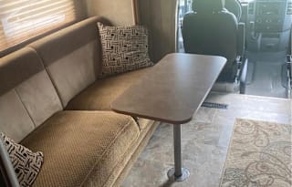 2008 Itasca Navion 24J