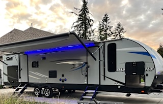 Full amenities "Ready to Go", Pet friendly Camper!