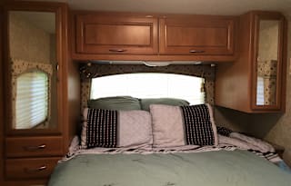 2012 Thor Cheateau 31F  Like NEW