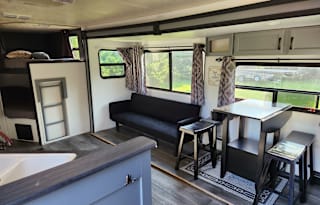 PET AND KID FRIENDLY BUNKHOUSE