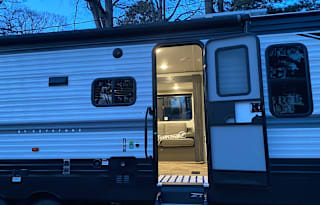Adventurous 2023 Keystone Hideout: Sleeps 8