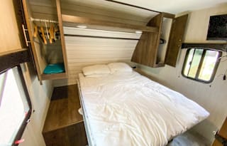 2020 Crossroads Volante Bunkhouse for 10!