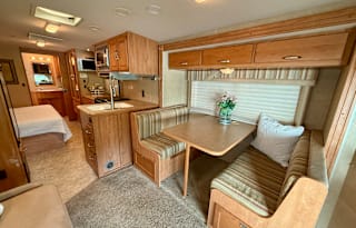 Itasca Cambria 29H RV
