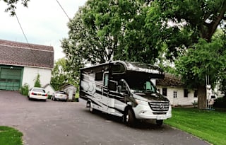 Fun family friendly RV rental!
