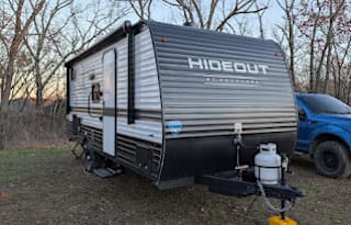 Redwood - Cozy Couples Camper (Sleeps 4-6)