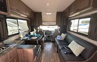 Unplug w/ this  Adventure-Ready Class C Sleeps 7!!