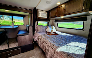 Hocking Hills RV with bunks and slide out