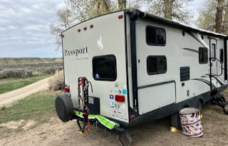 Halfton towable w/ Bunk bed and full queen