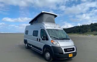 "TravelDodge" 2022 Winnebago Solis 59P