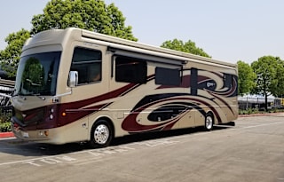 Fleetwood Discovery LXE 40'