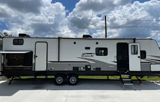 2021 Dutchmen RV Coleman Lantern Series 334BH