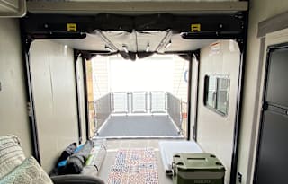 Family & Pet Friendly Toy Hauler Off Grid Capable