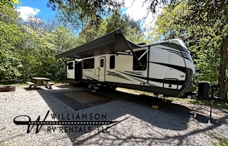 Unit 10-Outback with Large Rear Living & King Bed