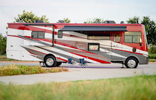 Luxury 2023 Class A W/Bunks 1.5 Baths Washer/Dryer