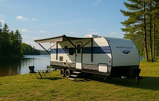 Family-Friendly 28' Avenger – Sleeps 8, Bunk Beds