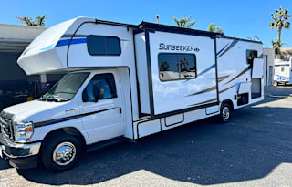 32*NEW 2023* Luxury SUNSEEKER 10 Sleeper w Bunks!