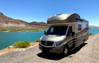 2018 Winnebago Navion 24V