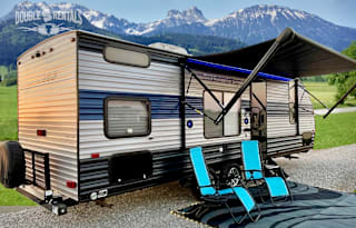 GREY WOLF Modern Farmhouse with Bunks & Queen Bed