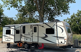Spacious 2017 Forest River Flagstaff Superlite