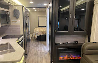 Adventure awaits you in this beautiful Jayco RV