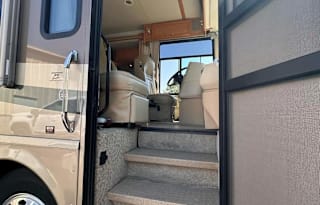 2005 Winnebago Journey 36M