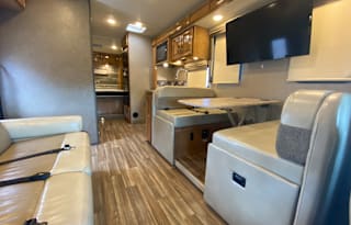★RVnBLife Las Vegas★2018 Thor Motorcoach Quantum★