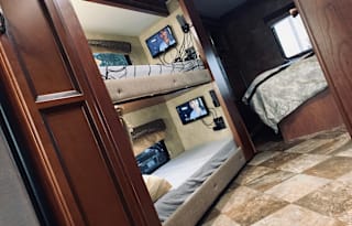 2015 Moon Dancer Pet Friendly RV Rental With Bunk Beds 4 TV's