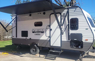Cute camper w/bunkbeds-2022 KZ Sportsman181BH