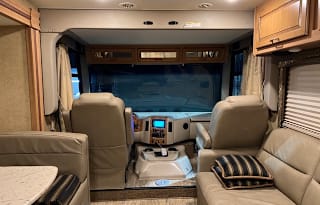 2016 Thor Hurricane *PERFECT FOR FAMILY ADVENTURES*