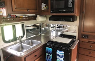 31' Spacious - 6 person RV for Children & Pets 8-)